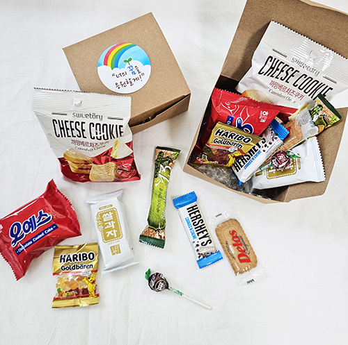 �ڽ��� ���� ���ڼ�Ʈ + ������ ��ƼĿ